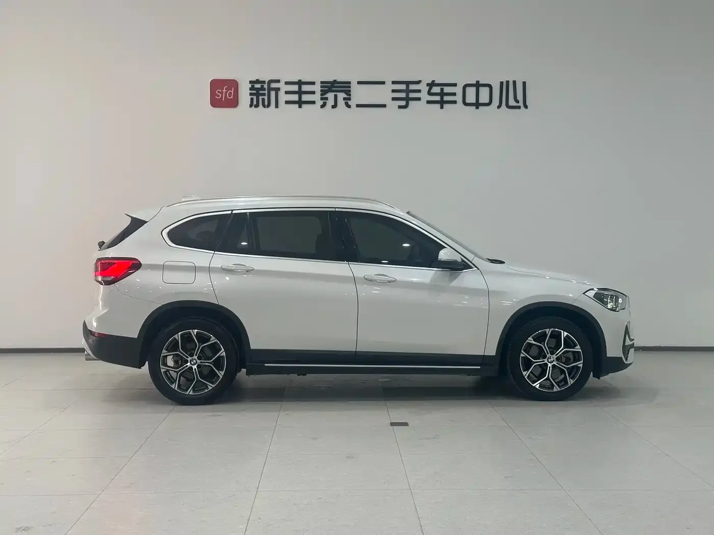 BMW BMW X1 2022 sDrive25Li Leading — Фото автомобиля 4