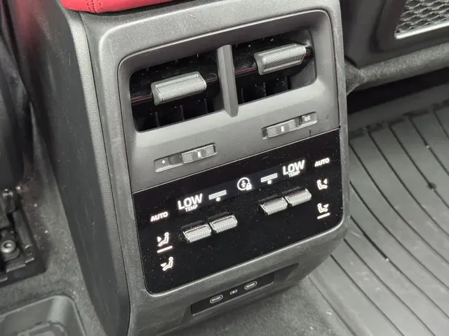 Porsche Macan EV — Фото автомобиля 15