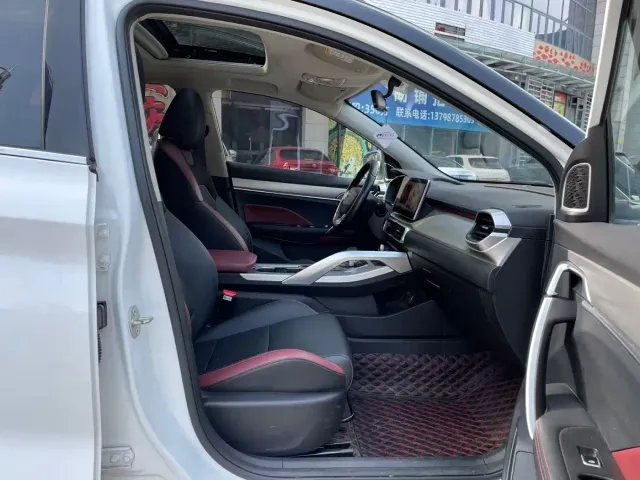 Geely Binyue — Фото автомобиля 11