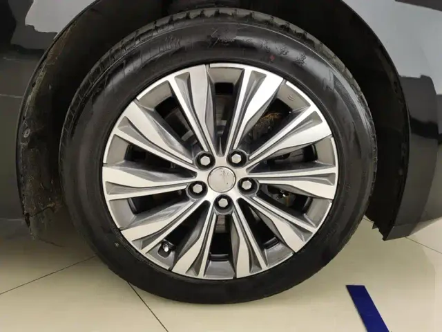 Hongqi E-QM5 — Фото автомобиля 6