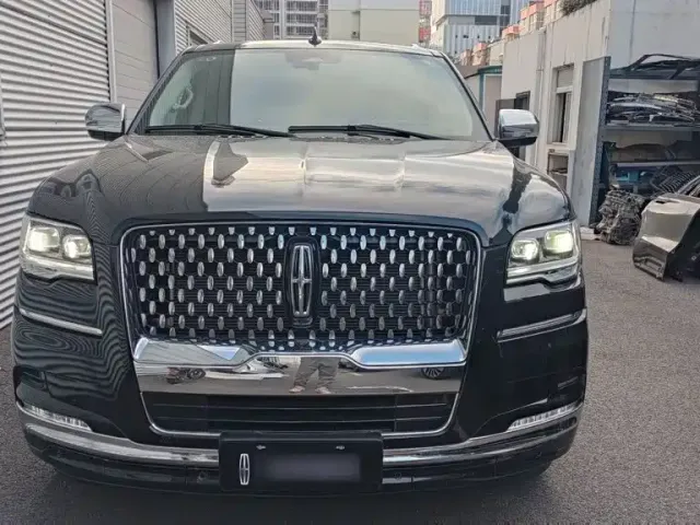 Lincoln Navigator — Фото автомобиля 2