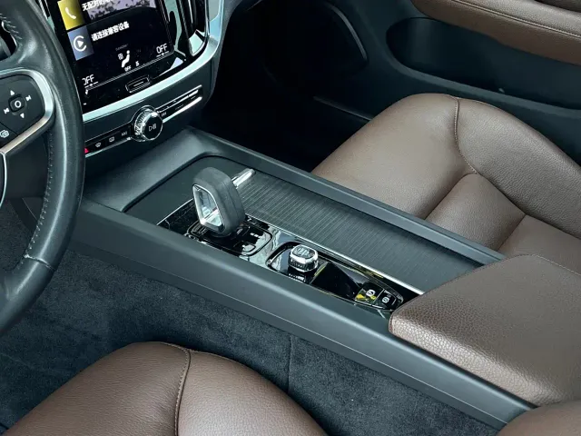Volvo S60 — Фото автомобиля 10