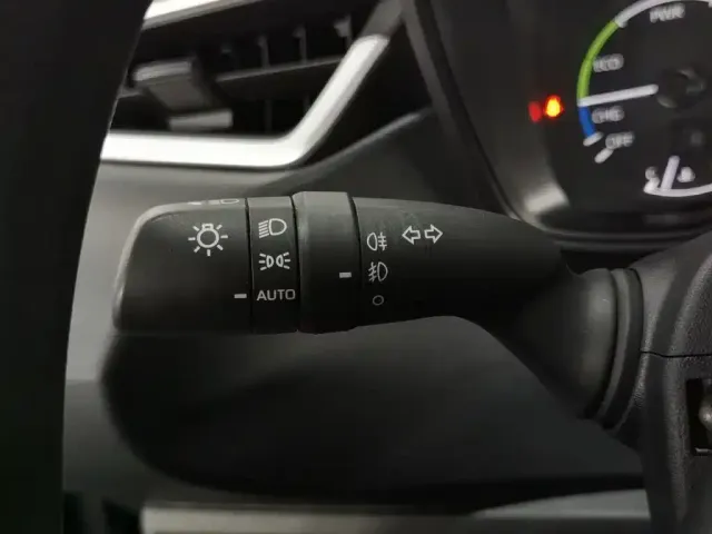 Toyota Corolla 2021 Hybrid 1.8L E-CVT Pioneer Edition — Фото автомобиля 21