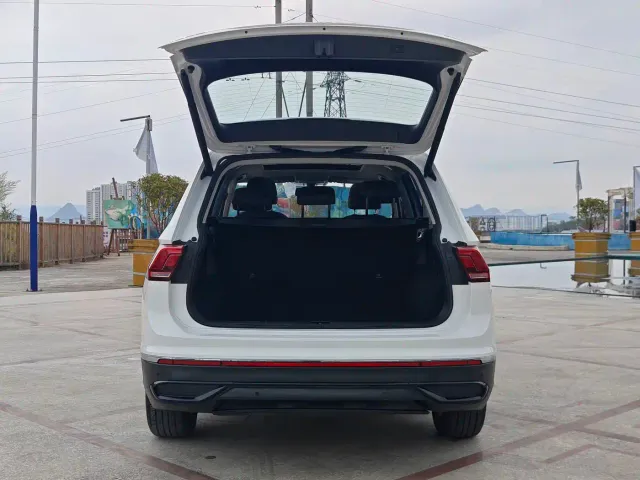 Volkswagen Tiguan L — Фото автомобиля 16
