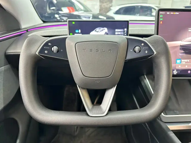 Tesla Model Y — Фото автомобиля 14