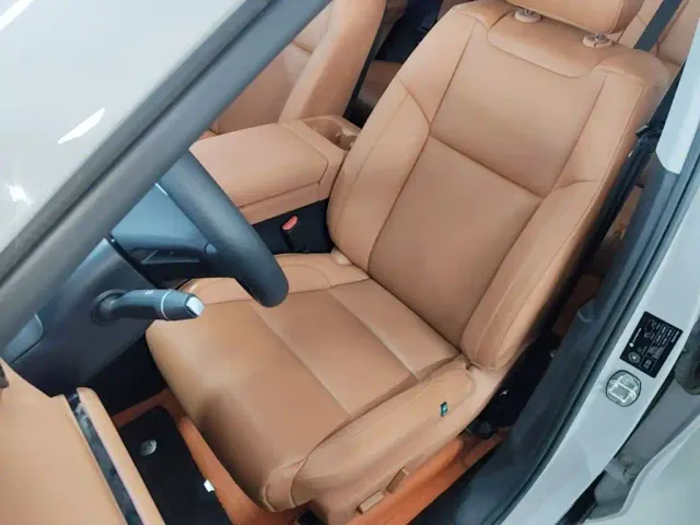 Leapmotor C10 — Фото автомобиля 14