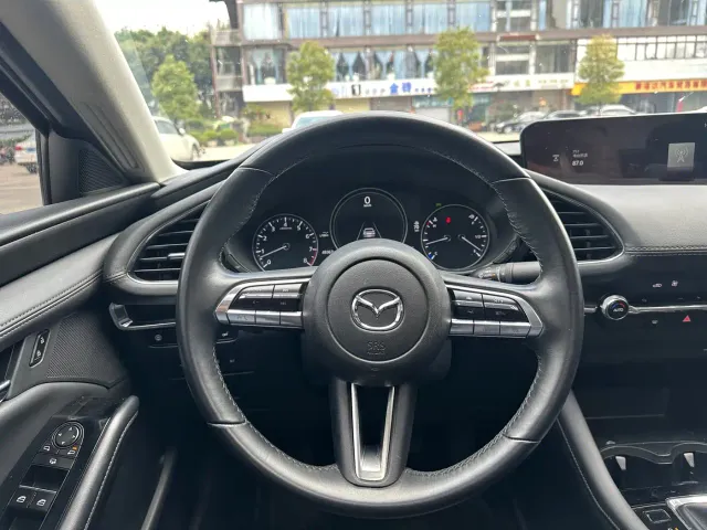 Mazda Axela — Фото автомобиля 20