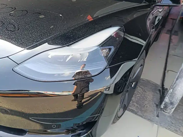 Tesla Model 3 — Фото автомобиля 23