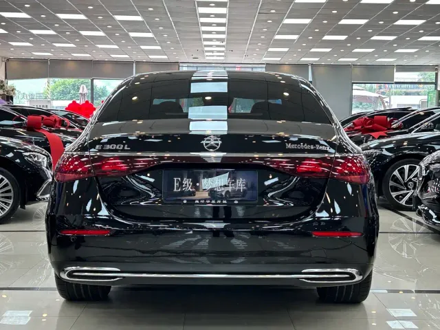 Mercedes-Benz E-Class — Фото автомобиля 16