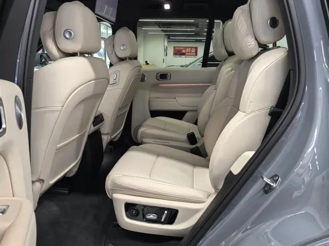 Li Auto L8 — Фото автомобиля 8
