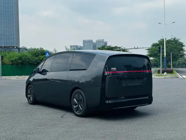 Li Auto MEGA — Фото автомобиля 5