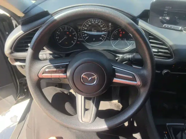 Mazda Axela — Фото автомобиля 10