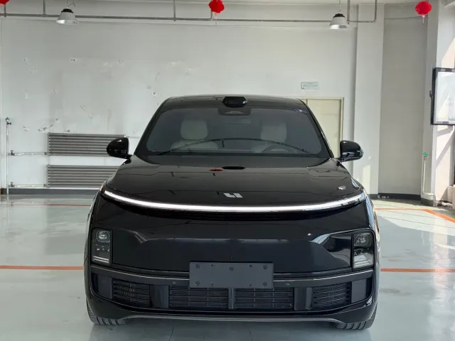 Li Auto Li Xiang L9 2024 Model Ultra — Фото автомобиля 3