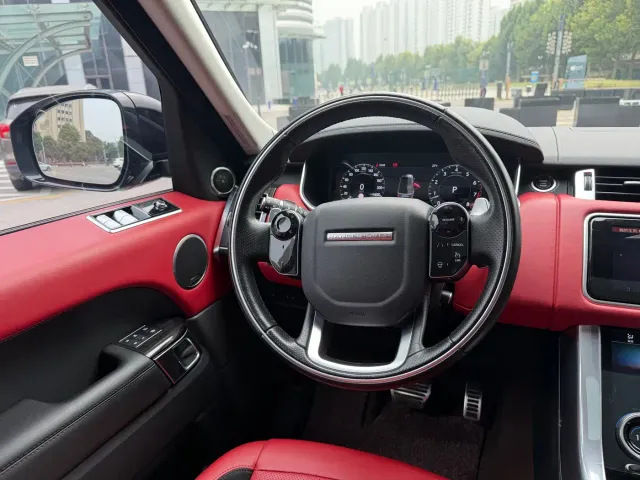 Land Rover Range Rover Sport — Фото автомобиля 16