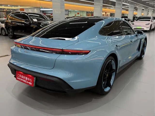 Porsche Taycan — Фото автомобиля 6