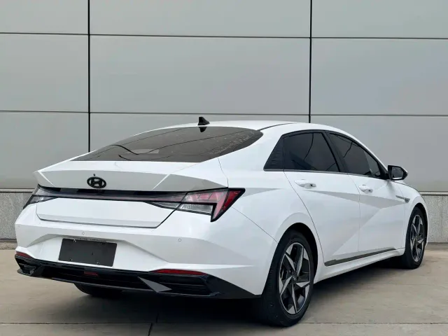 Hyundai Elantra — Фото автомобиля 7