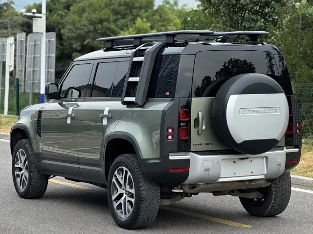 Land Rover Defender — Фото автомобиля 7