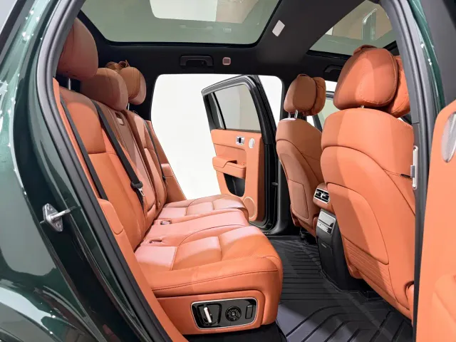 Li Auto L7 — Фото автомобиля 10