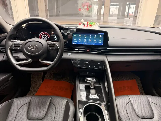 Hyundai Elantra — Фото автомобиля 9