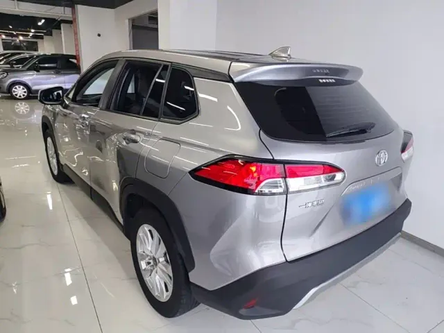 Toyota Corolla Cross — Фото автомобиля 4
