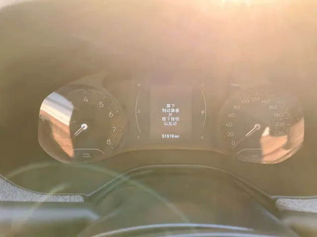 Jeep Compass — Фото автомобиля 4