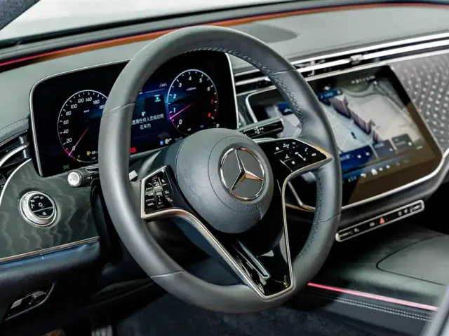 Mercedes-Benz E-Class — Фото автомобиля 11
