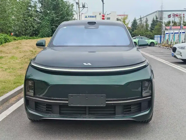 Li Auto L8 — Фото автомобиля 2