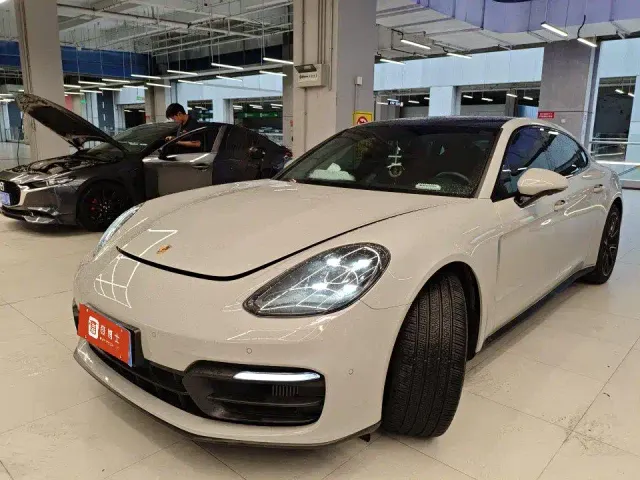 Фотография автомобиля — Porsche Panamera