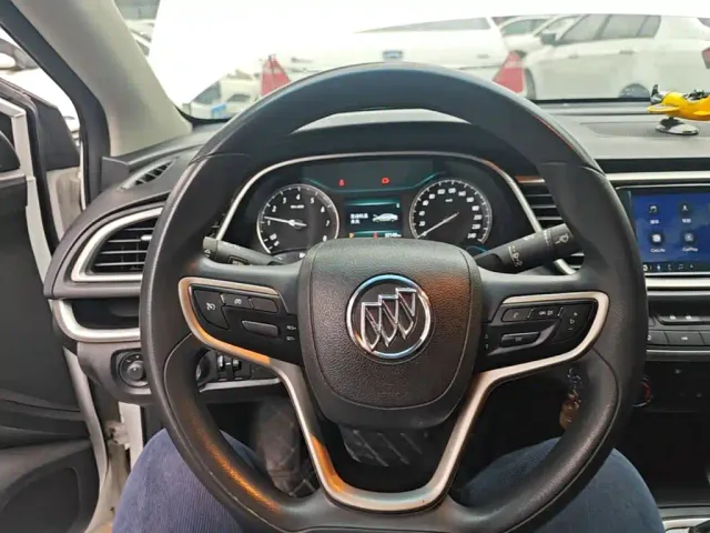 Buick Excelle — Фото автомобиля 10