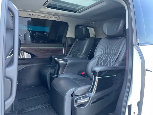 GAC Trumpchi M8 — Фото автомобиля 11