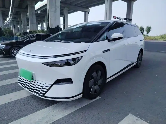 Фотография автомобиля — Xpeng X9