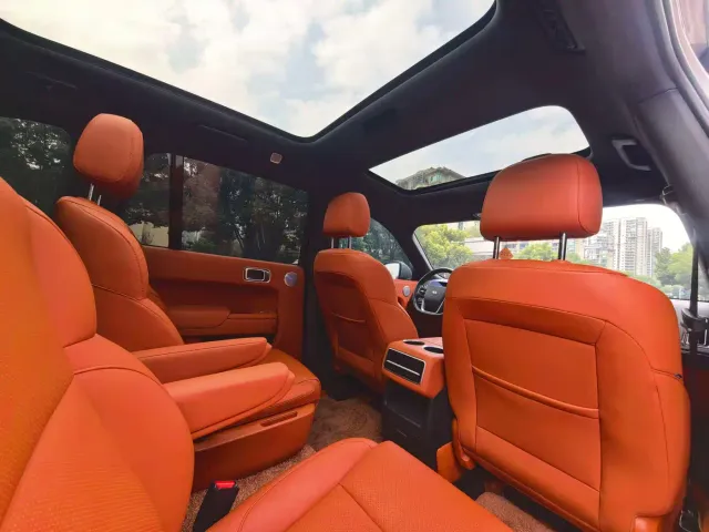 Li Auto L8 — Фото автомобиля 9