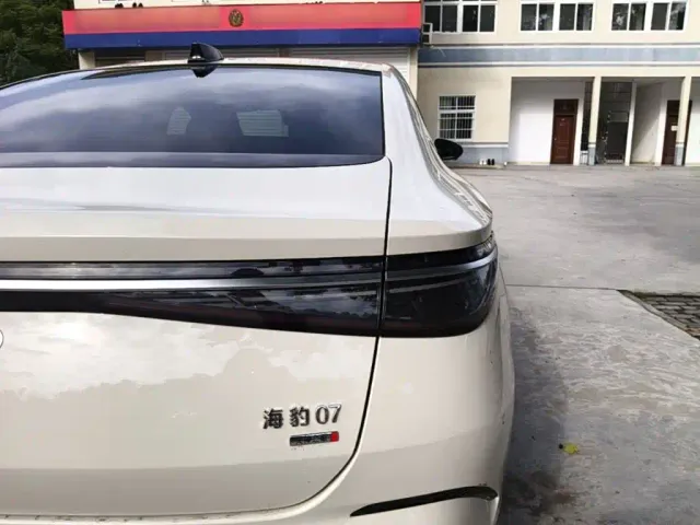 BYD Seal 07 DM-i — Фото автомобиля 7