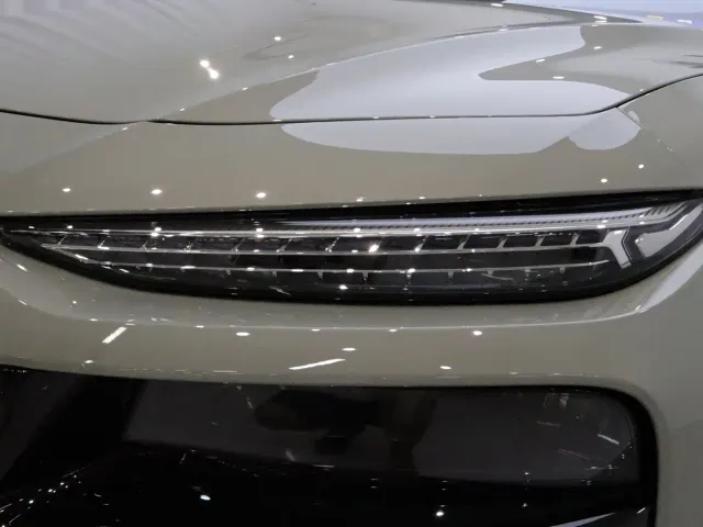 Audi A6L e-tron — Фото автомобиля 10