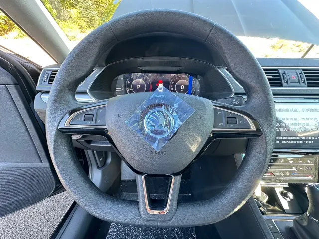 Skoda Superb — Фото автомобиля 12