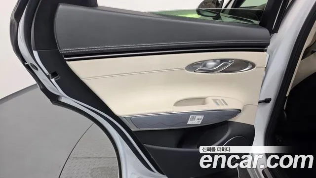 Genesis GV70 — Фото автомобиля 14