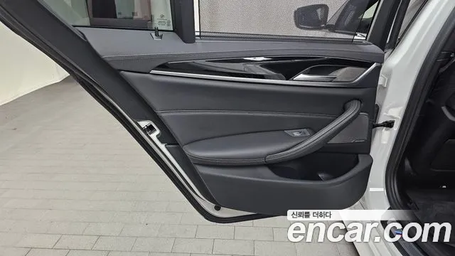 BMW 5-Series — Фото автомобиля 24