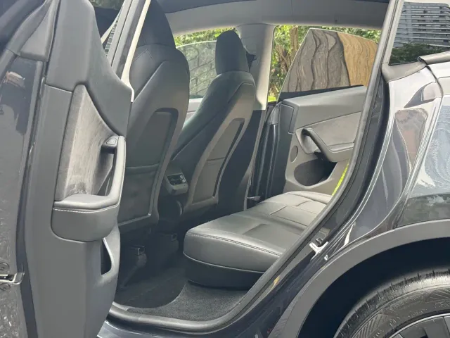 Tesla Model Y — Фото автомобиля 10