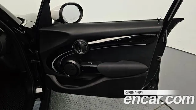 Mini Cooper Cooper 5 дверей Classic — Фото автомобиля 27