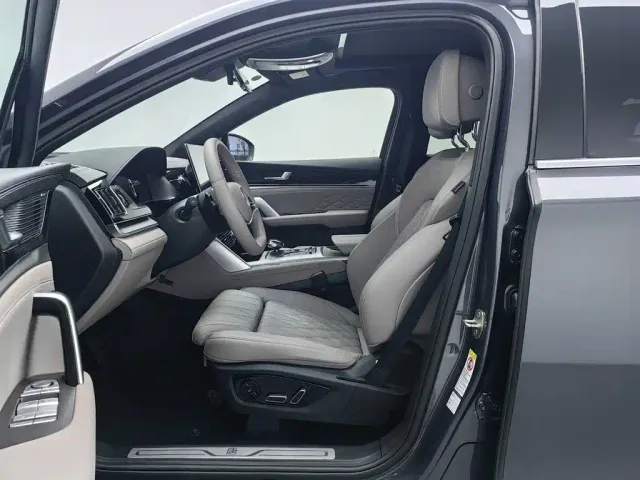 BYD Tang — Фото автомобиля 10