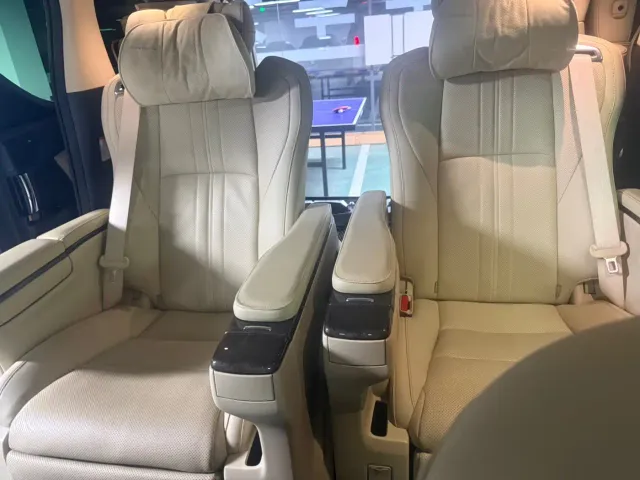 Toyota Alphard — Фото автомобиля 7