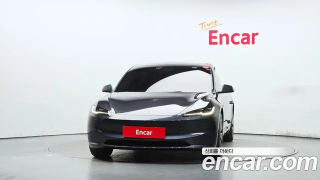 Tesla Model 3 — Фото автомобиля 3