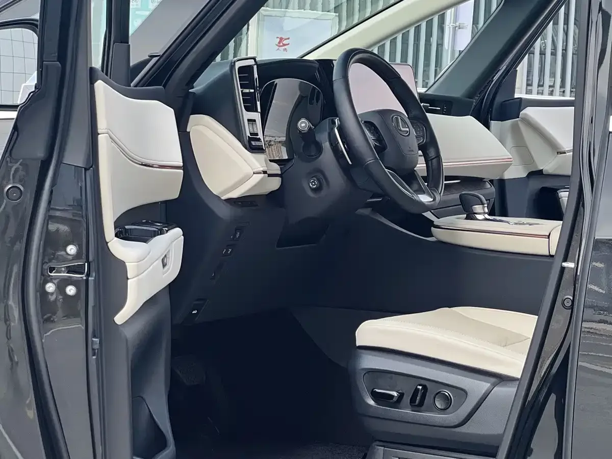 Lexus Lexus LM 2023 500h 6-Seater Prestige Edition — Фото автомобиля 5