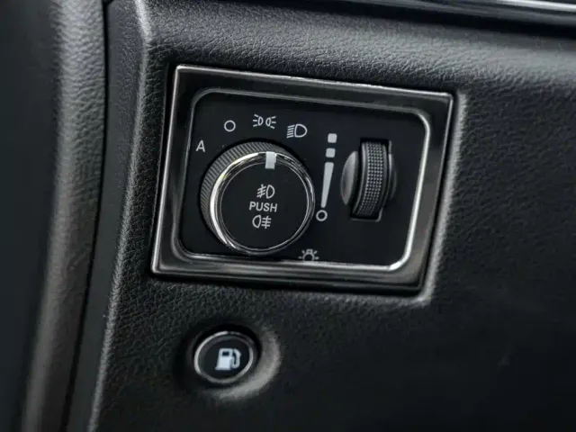 Jeep Grand Cherokee — Фото автомобиля 12