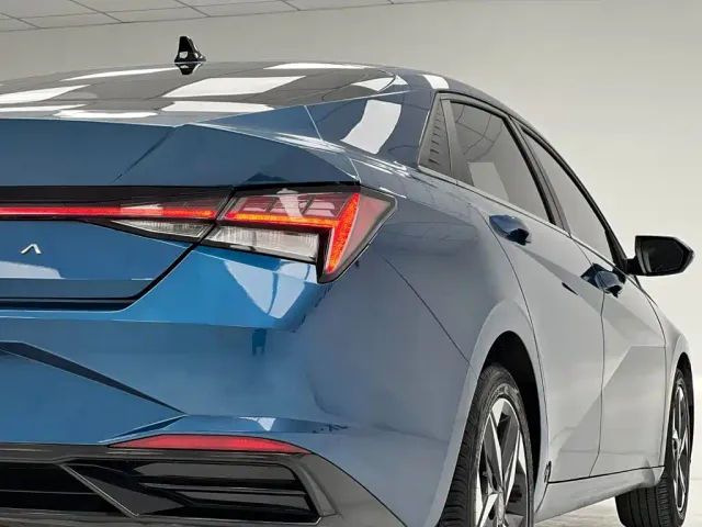 Hyundai Elantra — Фото автомобиля 9