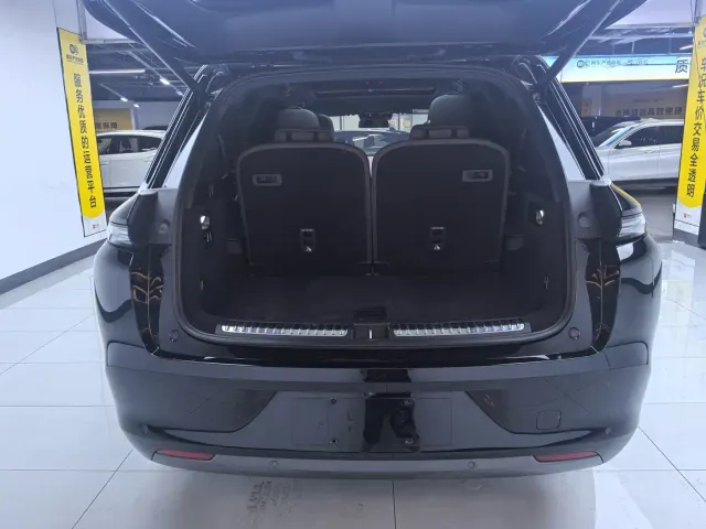 Li Auto L8 — Фото автомобиля 24