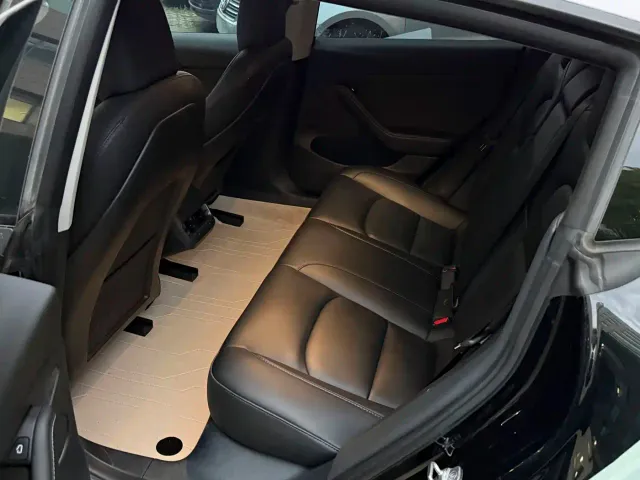 Tesla Model 3 — Фото автомобиля 7