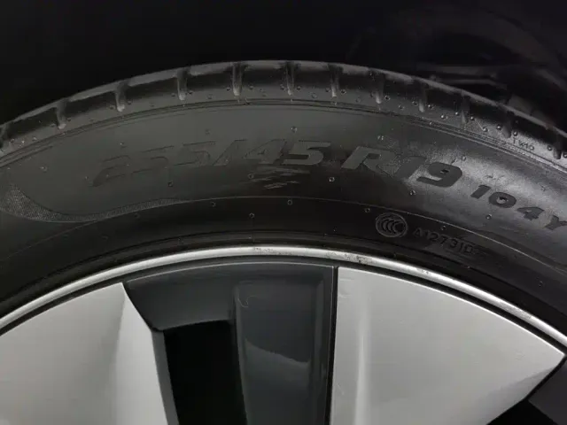 Tesla Model Y — Фото автомобиля 24