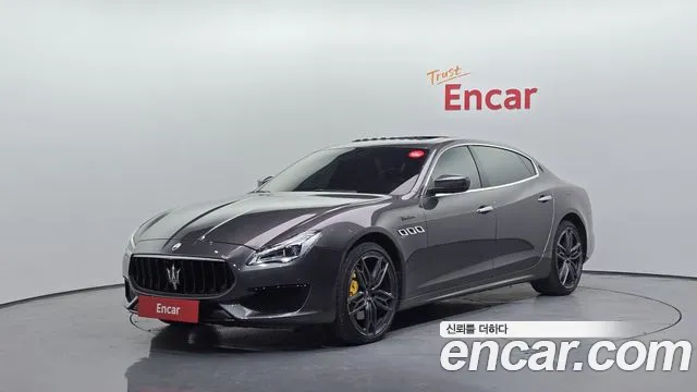 Фотография автомобиля — Maserati Quattroporte