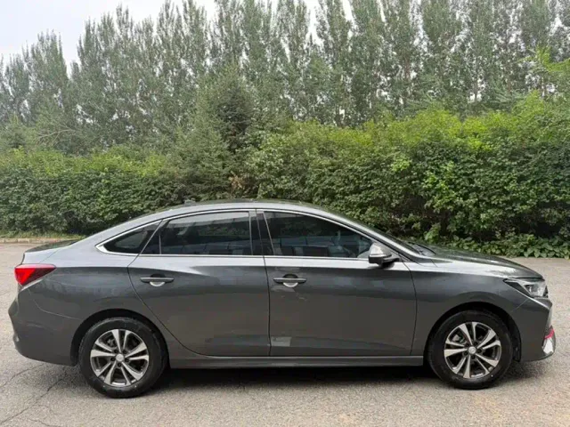 Changan Eado — Фото автомобиля 3